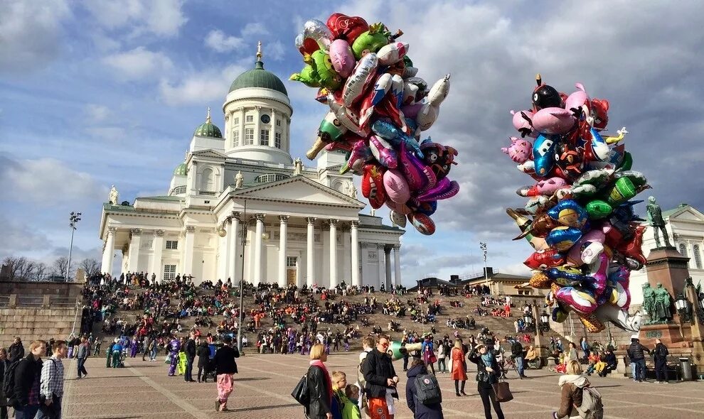 Финляндия люди. Финляндия люди на улице. Дни хельсинки. Финляндия хельсинки 1550 года. Памятник органу в хельсинки.