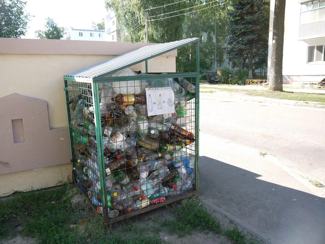 Контейнер для бутылок. Контейнер для сбора бутылок. контейнер для пластика. контейнер для сбора подбутылок. контейнер под пластиковые бутылки.