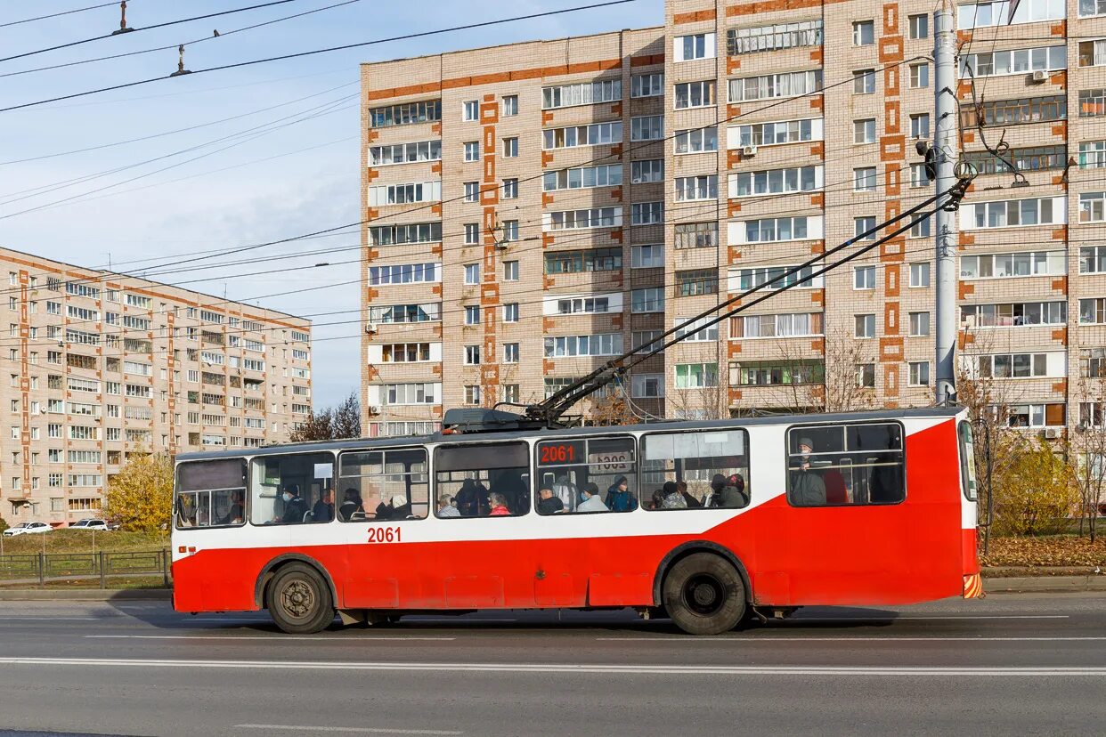 Скорости движения троллейбус. Троллейбус Ижевск 5. Ижевск троллейбус ЗИУ. Ижевск троллейбус БТЗ. Троллейбусный парк 2 Ижевск.