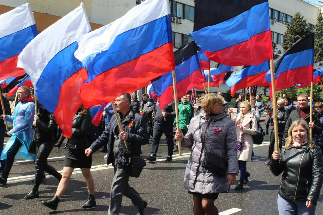 Митинг в харькове 2014. Митинг в харькове 2024. Митинг москве 2022 херсон. Митинг в харькове сейчас по присоединению к россии. Коммунисты за референдум.