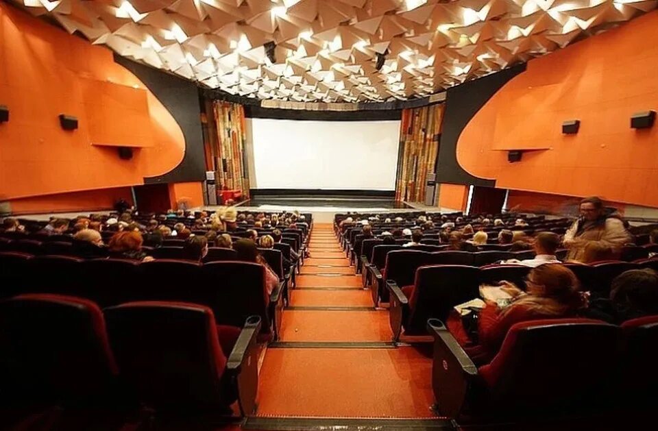 Какие кинотеатры работают в. Кинотеатр. кинотеатр фестиваль. российские кинотеатры.