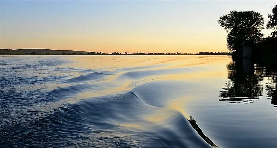 Вода в реке волга в самаре. Волга река. Река Волга в Казахстане. Красота реки Волги. Течёт река Волга.