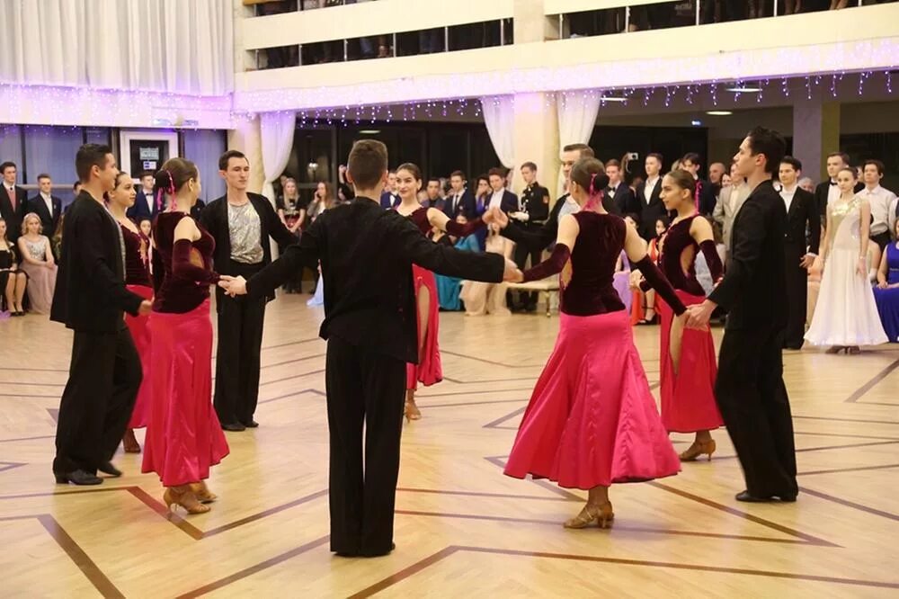 бал одаренных детей сызрань 2015 год. новогодний бал выпускников. бал школьников. бал одаренных детей. бал одаренных детей.