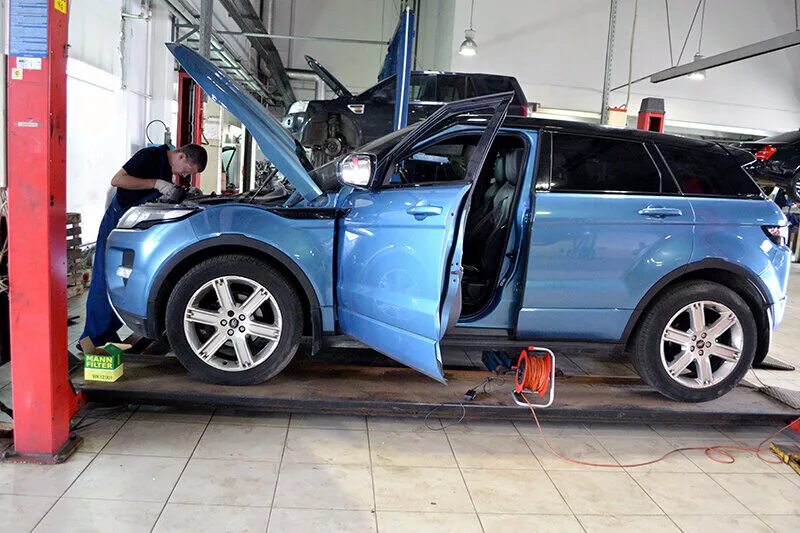 Автосервис land rover. Сервис ленд Ровер. Ленд Ровер на СТО. Сервис ленд Ровер в СПБ. Автоцентр пик Кушелевская дорога 20.