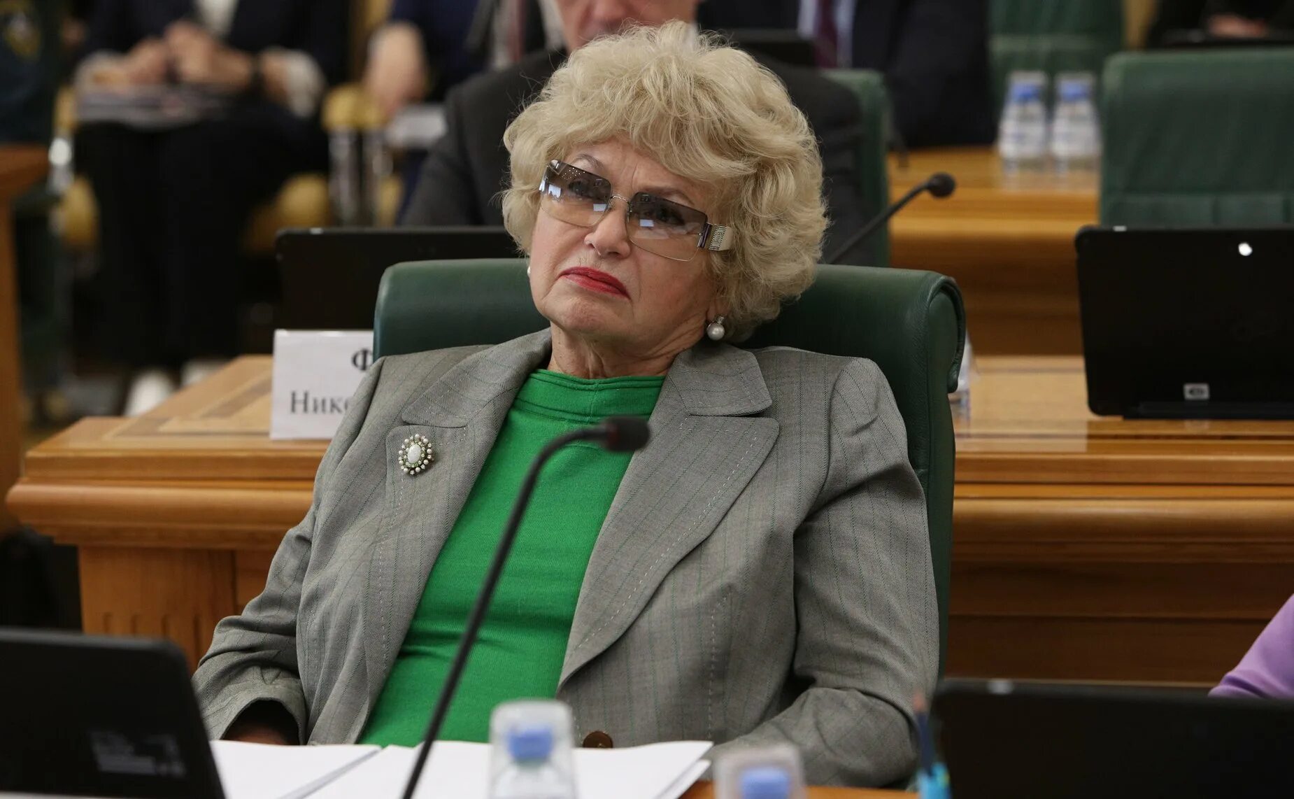 Нарусова сенатор от какой. Нарусова на заседании.