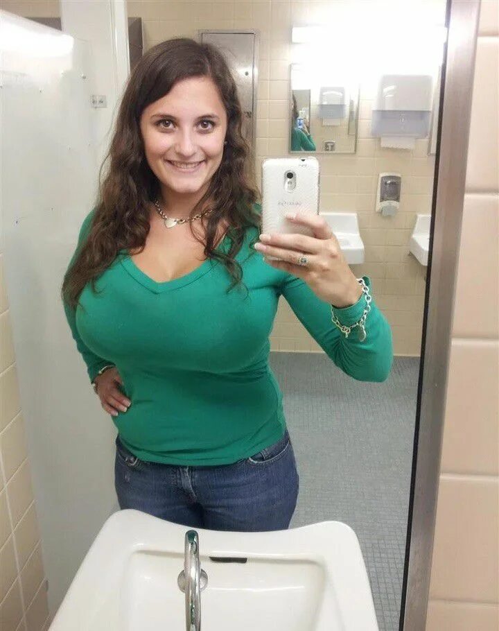 Девки на час. Москва девушки за час. Услуга жена на час. Муж на час для одиноких. Богатая домохозяйка.