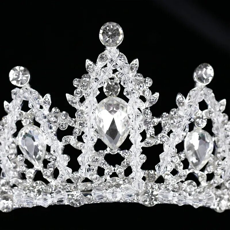 конкурсе «хрустальная корона москвы». миссис хрустальная корона россии 2021. корона с кристаллами. хрустальная диадема. хрустальная корона.