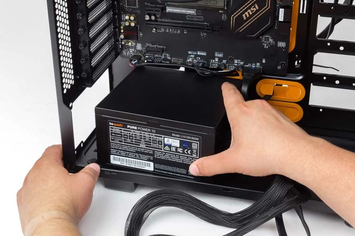 Крепление бп компьютера. Поменять блок. Поменять блок. Корпус блока питания компьютера. Блок питания в системнике компьютера.