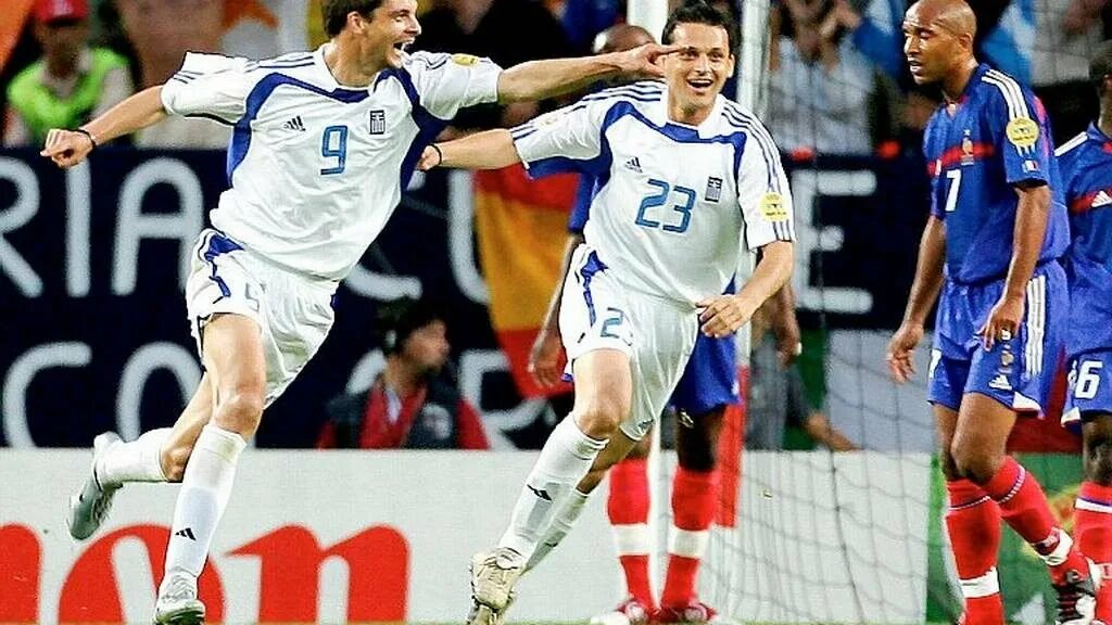 Греция франция. Сборная греции чемпион европы 2004. сборная греции на евро 2004. евро 2004 сборная чехия греция. сборная чехии евро 2004.