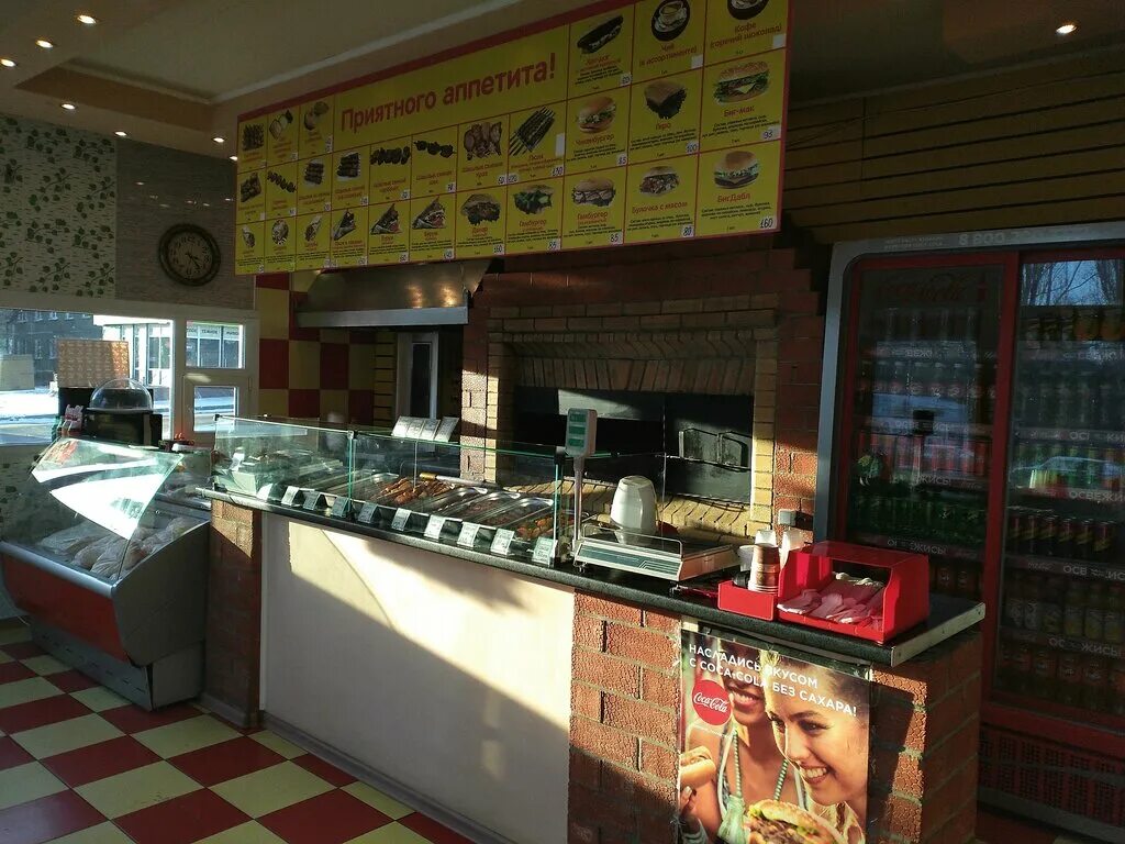 Шашлык бистро реутов. Шашлычный дворик 1 ярославль улица володарского. Шашлык люля-кебаб на мангале. Бистро шашлыка. Кафе мангал саратов.