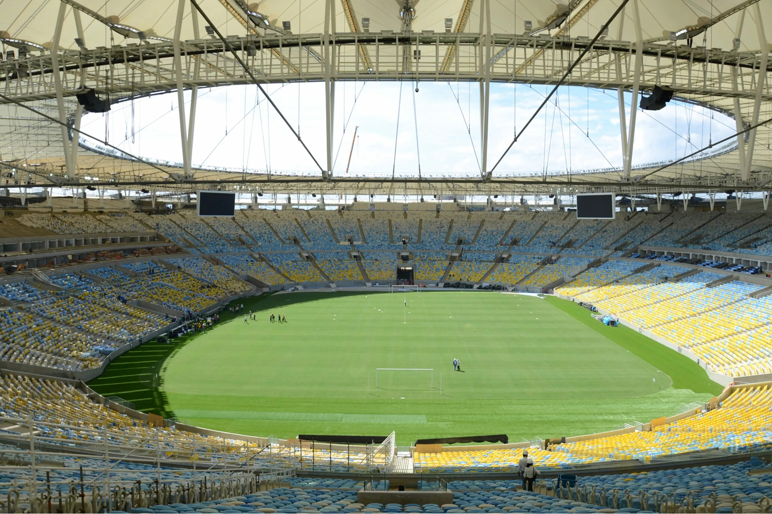 Стадион «Маракана» в Рио-де-Жанейро, Бразилия.. Футбольный стадион Маракана в Бразилии. Стадион Маракана в Бразилии вместимость. Стадион Рио де Жанейро.