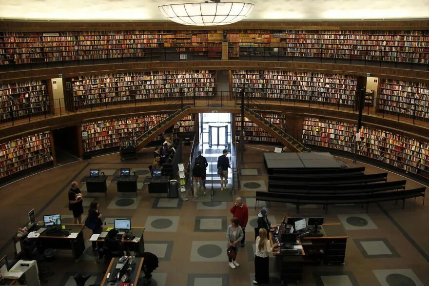 Королевская библиотека в Стокгольме. Общественная библиотека Стокгольма. Библиотека в Стокгольме Швеция. Библиотека в Стокгольме Гуннар Асплунд.