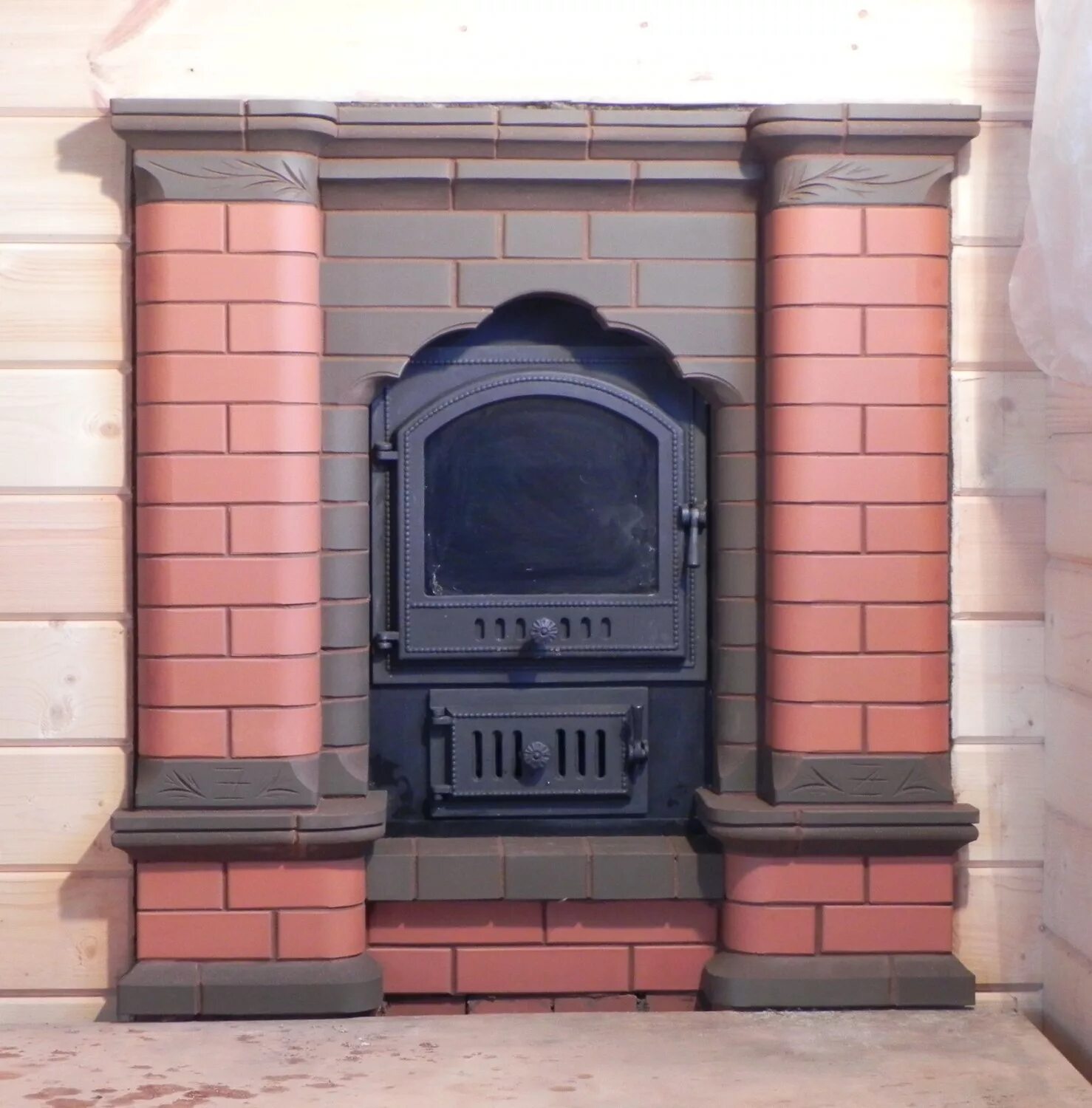 Порталы для банных печей из кирпича. Топка для бани из кирпича. Портал для банной печи из кирпича. Гефест обкладка кирпичом. Обрамление топки банной печи.