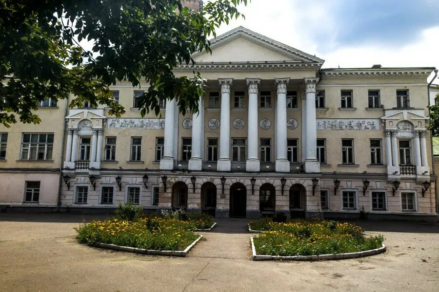 Усадьба Демидовых в Толмачевском переулке. Лаврушинский переулок усадьба Демидовых. Усадьба Демидова в Москве Толмачевский пер. Демидовский дворец.