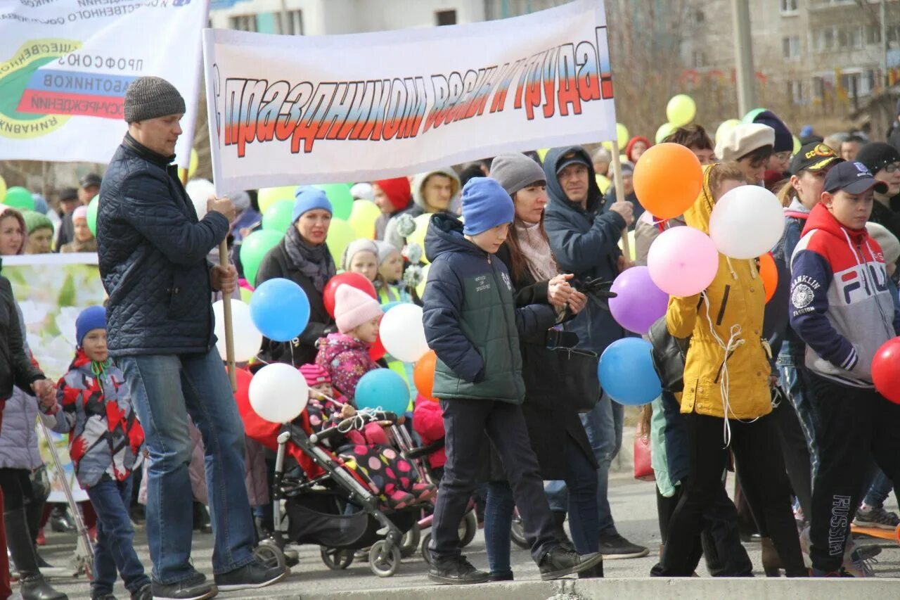 Демонстрация 1 мая. Шествие 1 мая. Первомай демонстрация. 1 Мая праздник весны и труда. 1 мая 76