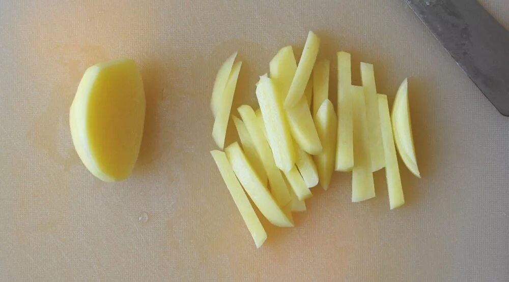 Свечка из картошки. Свечи от геморроя из сырого картофеля. Свечка из картошки. Свечка из картошки от геморроя. Свеча из картошки.