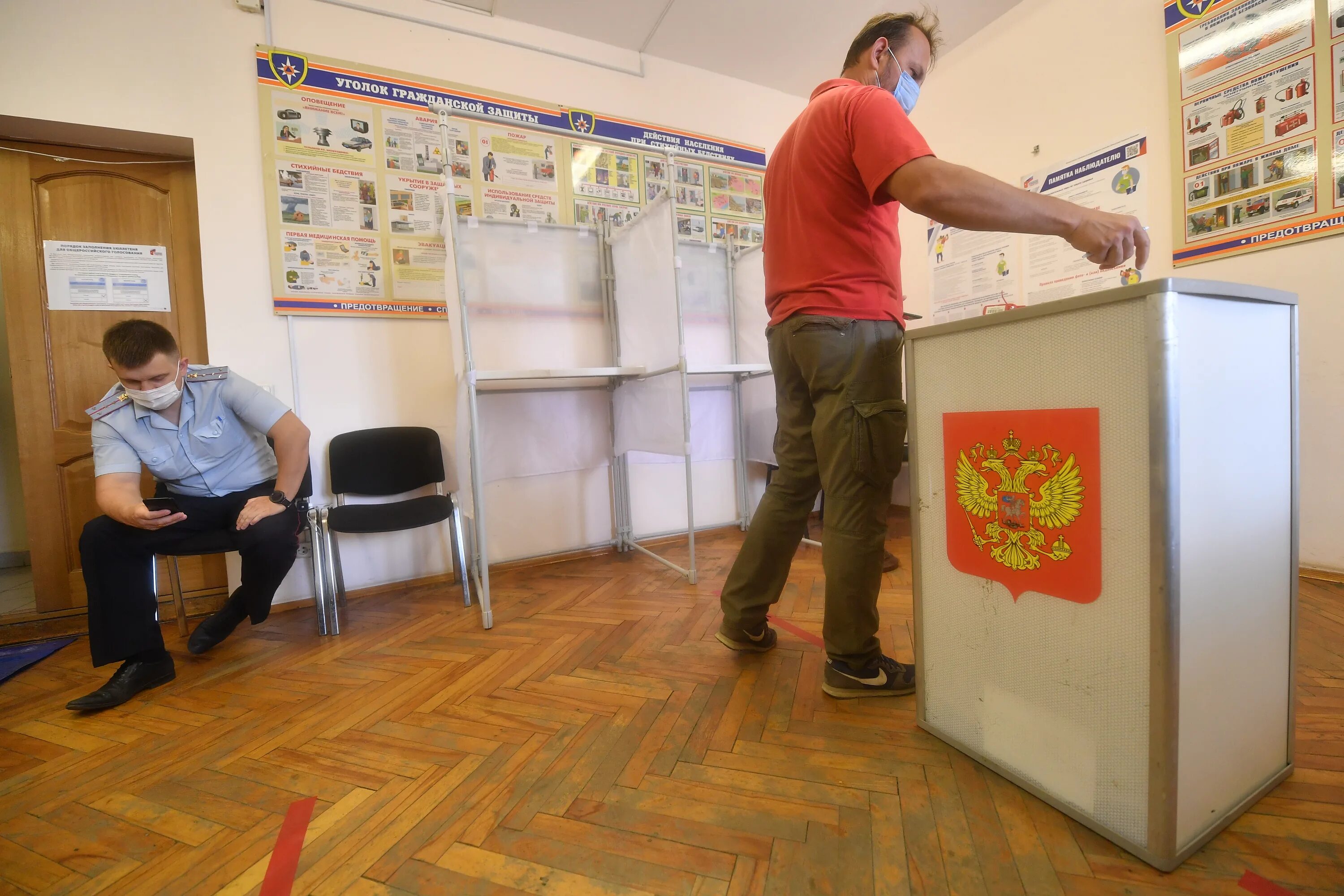 Видео участков выборов. Видео участков выборов. Избирательный участок москва. Пункт голосования. Переносной ящик для голосования на выборах.