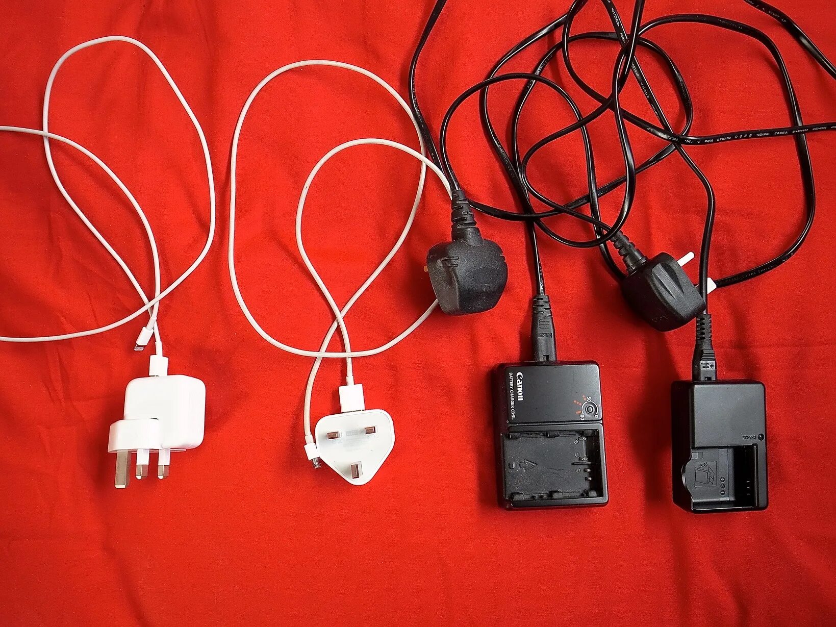 как быстро зарядить телефон. Iphone 7 3. распайка lightning наушников. мобильник на зарядке. мобильник на зарядке.