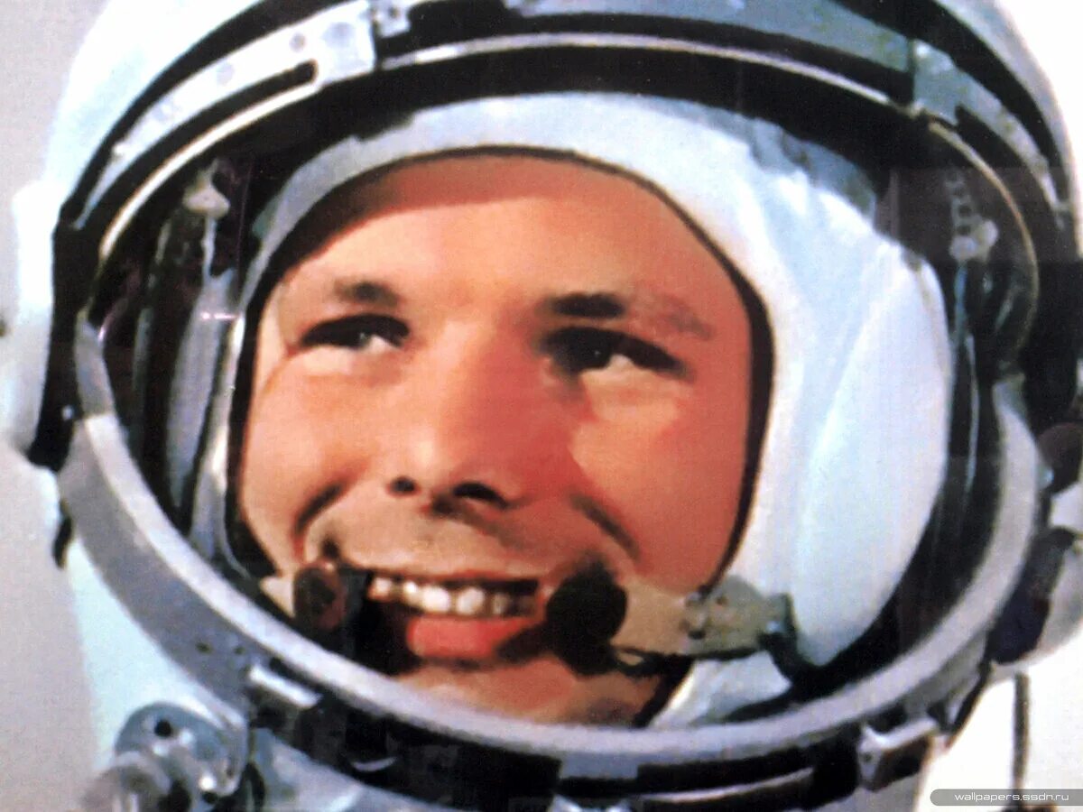Фото юрия гагарина в скафандре. Гагарин космонавт.