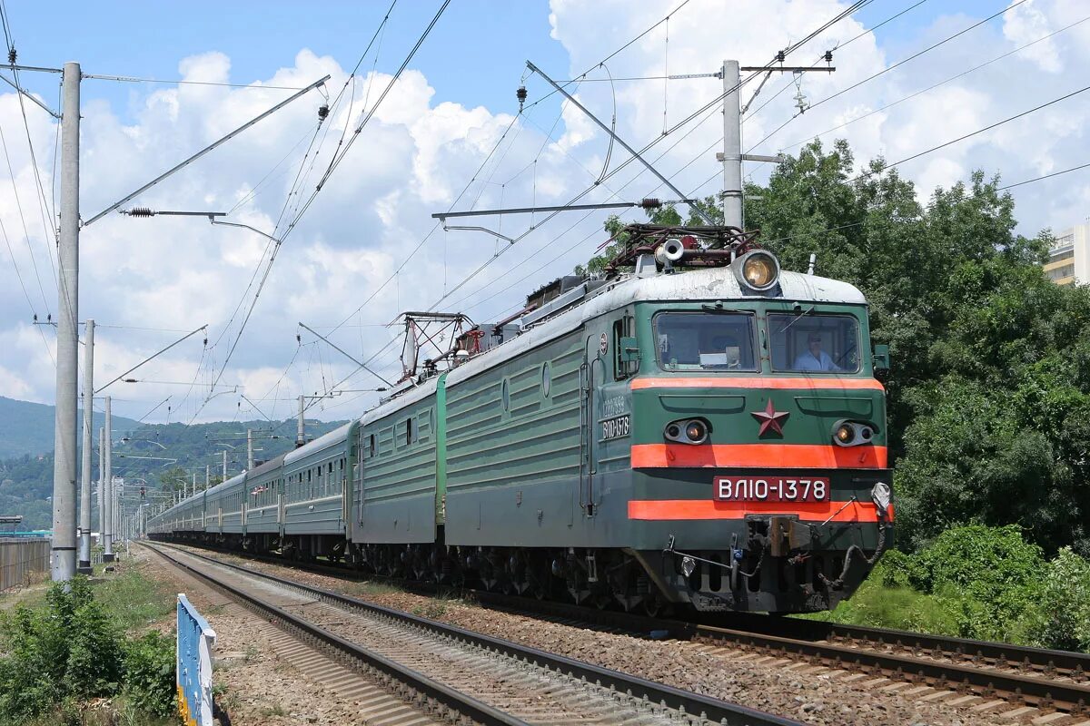 Пассажирский поезд. Скоро домой дембель. Фото поезда РЖД. Вл10 пассажирский. Звук приближающегося поезда