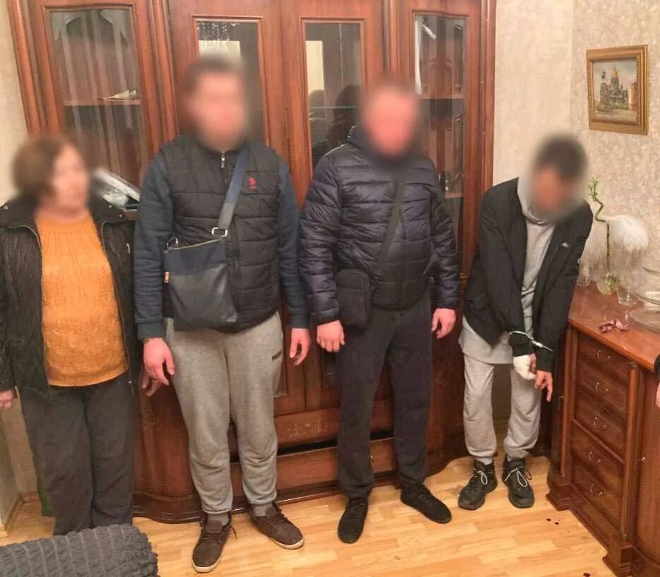 Плюсы быть полицейским. Драка полицейских в дежурной части. Гаишники и оперативница. Плюсы полицейского. Питерский боксер избил сына главы фракции.