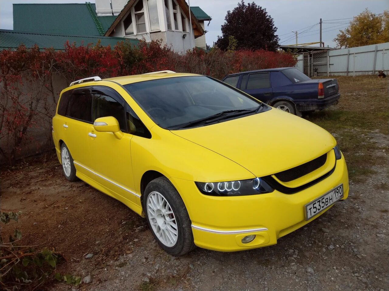 Honda Odyssey желтая Бердск. Хонда универсал жёлтая. Ярко желтая Хонда Аккорд. Неоново желтая Хонда. Honda желтая