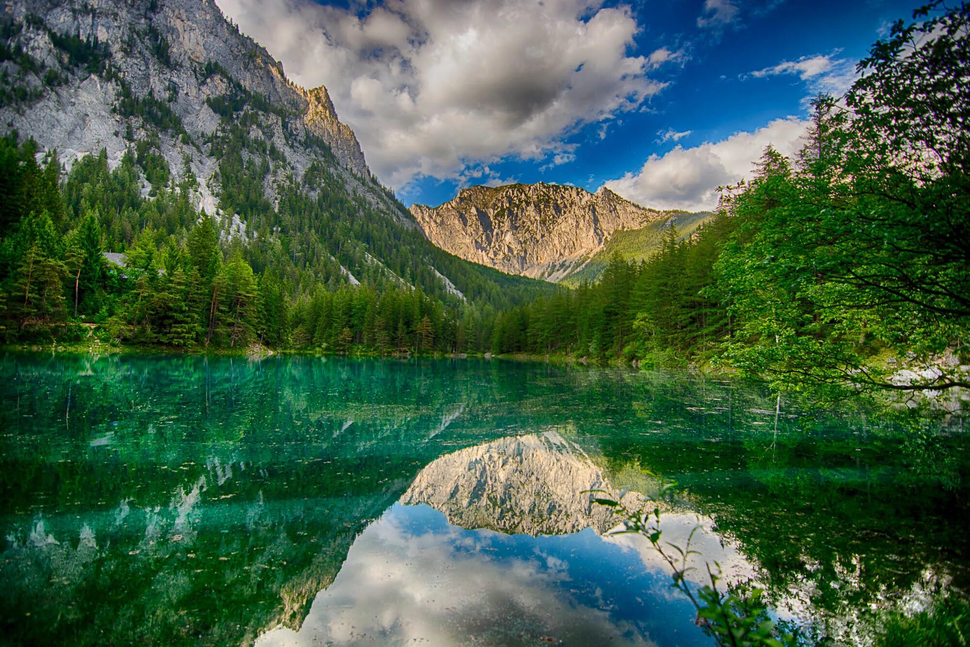 Lake colour. Озеро Грюнер Австрия. Зеленое озеро в Австрии. Grüner see Австрия. Озеро Грин Лейк.