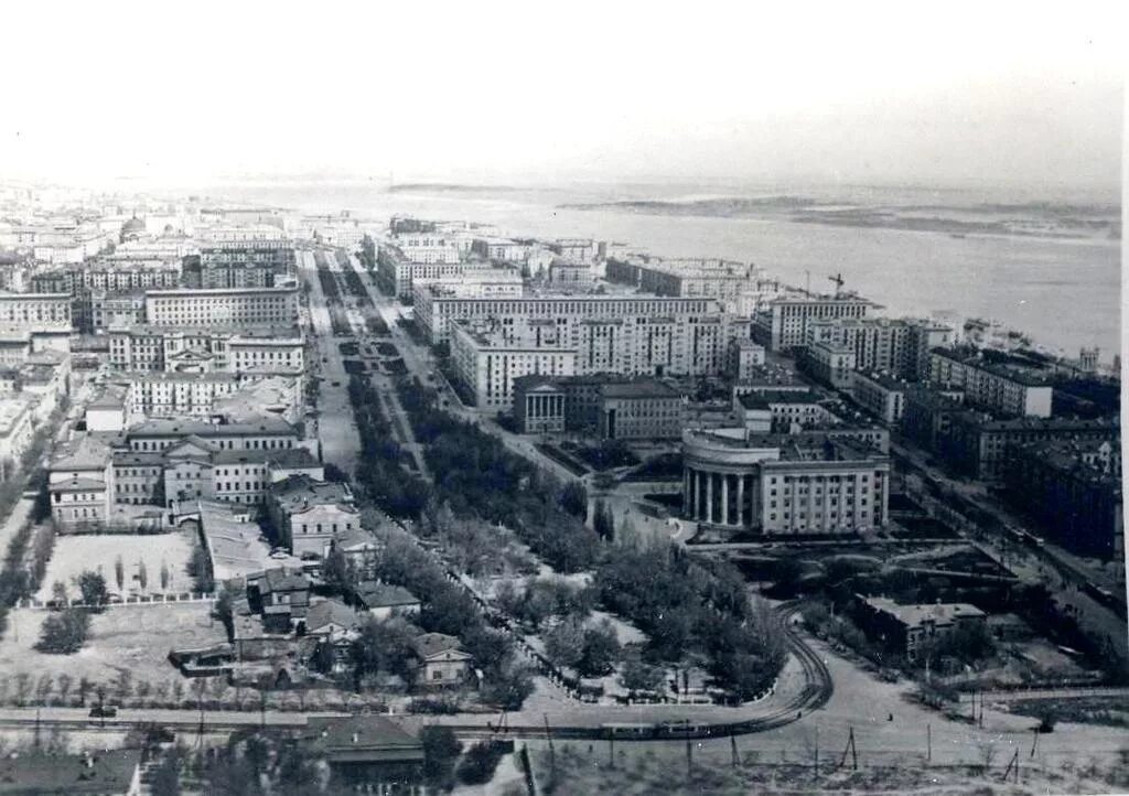 волгоград 1960. сталинград город ссср. царицын сталинград волгоград коллаж. историко-мемориальный комплекс «мамаев курган». город волгоград до сталинграда.