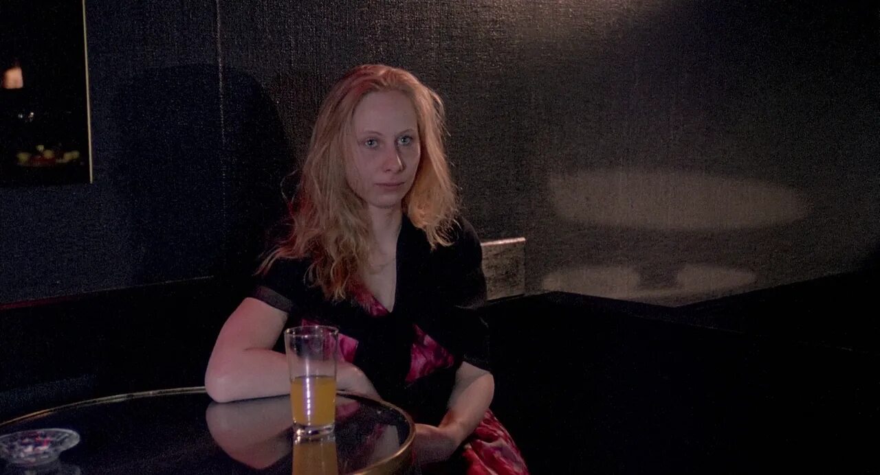 Девушка со спичечной фабрики фильм 1990. Девушка со спичечной фабрики фильм. Кати оутинен 1990. Девушка со спичечной фабрики. Аки каурисмяки девушка со спичечной фабрики.