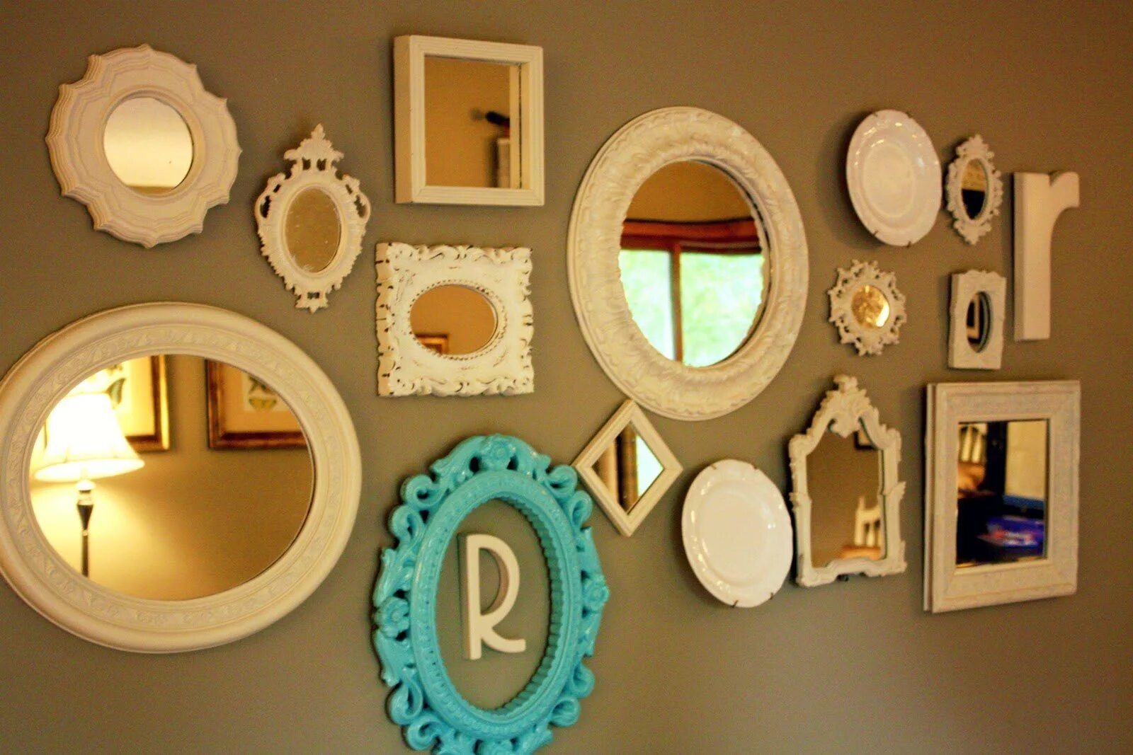 Best mirrors. Декор для стен. Декор зеркала. Зеркало на стену декоративное. Декор стены зеркалами.