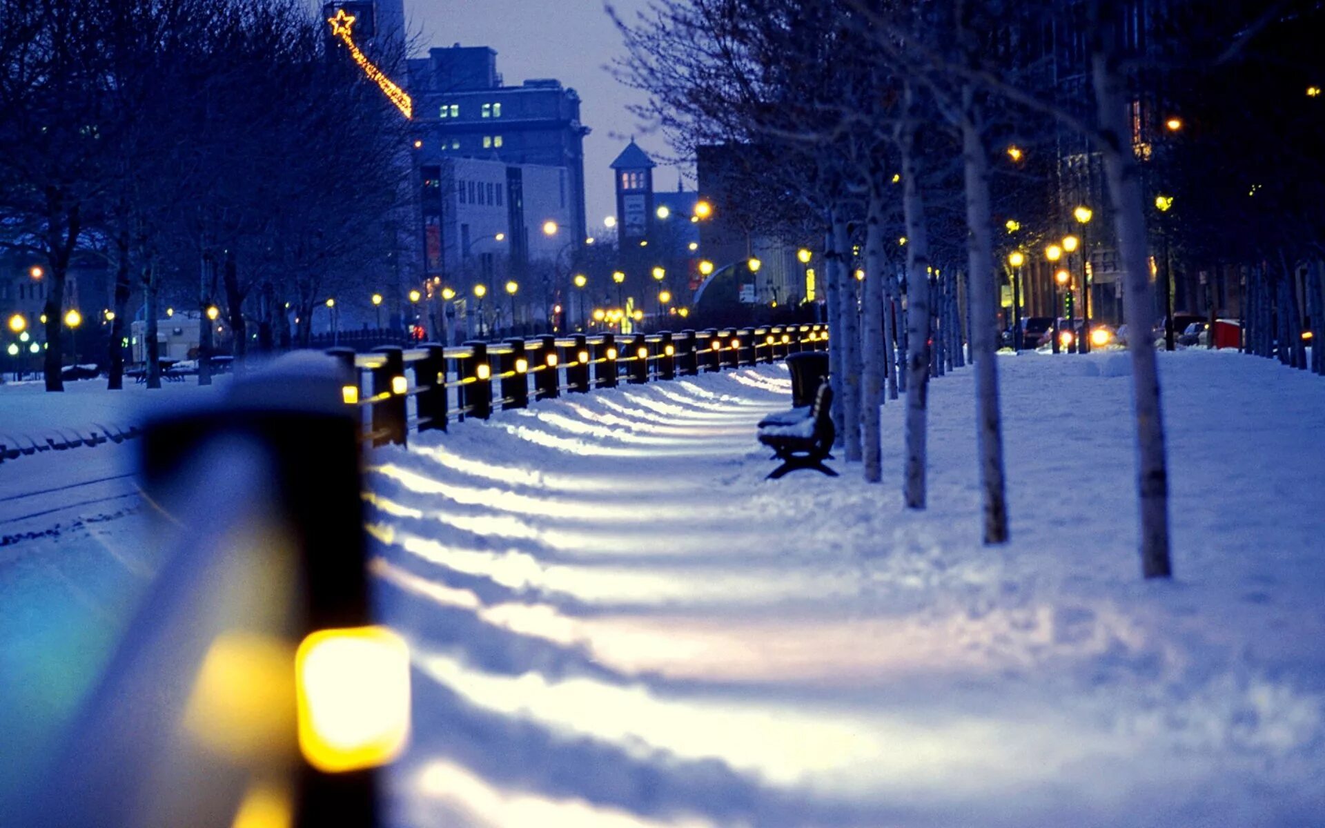 Ночные фонари обои на телефон. Зима в городе. Зимняя ночь в городе. Ночной зимний город. Зимняя вечерняя улица.