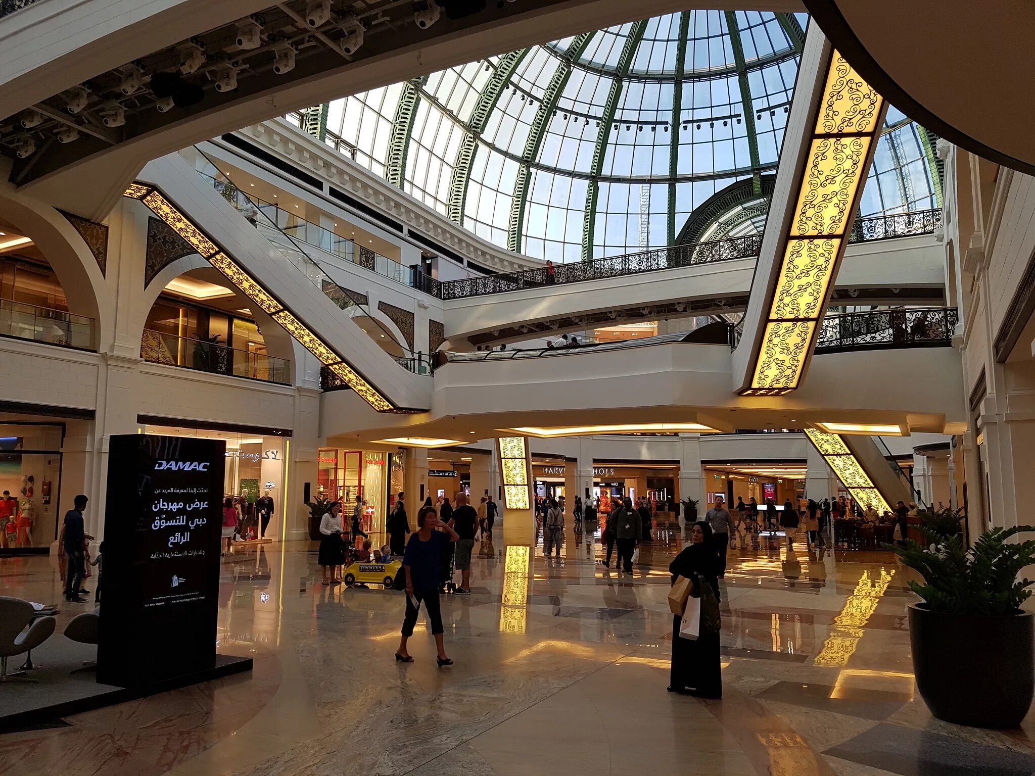 Mall of the Emirates в Дубае. Торговый центр Mall of the Emirates. Дубай Молл Эмирейтс Молл. Mall of the Emirates Дубай магазины.