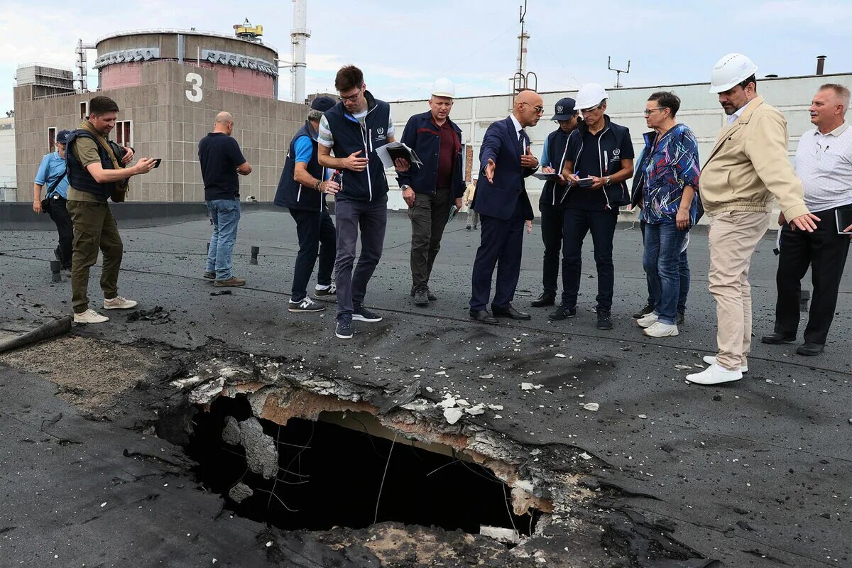 Что происходит на запорожской аэс. Гросси на ЗАЭС. МАГАТЭ ЗАЭС. Гросси Запорожская АЭС. Гросси МАГАТЭ Запорожская АЭС.