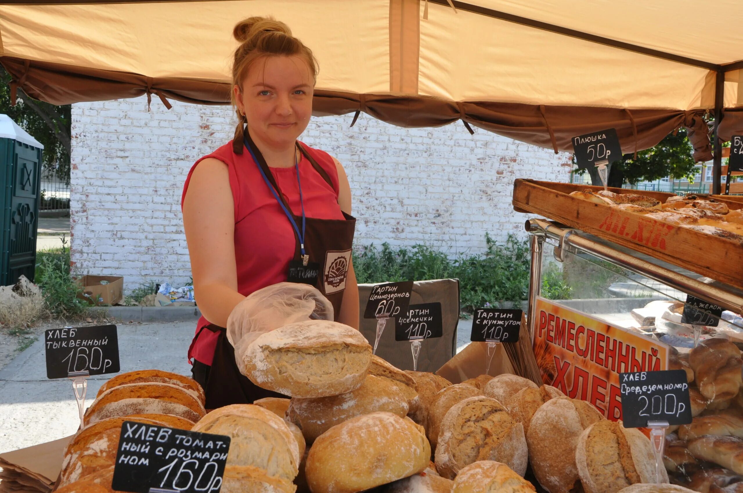 Черное море джемете. Фермерский дворик анапа астраханская 104. Анапа курортный городок. Где работать в анапе. Анапа курортный город.