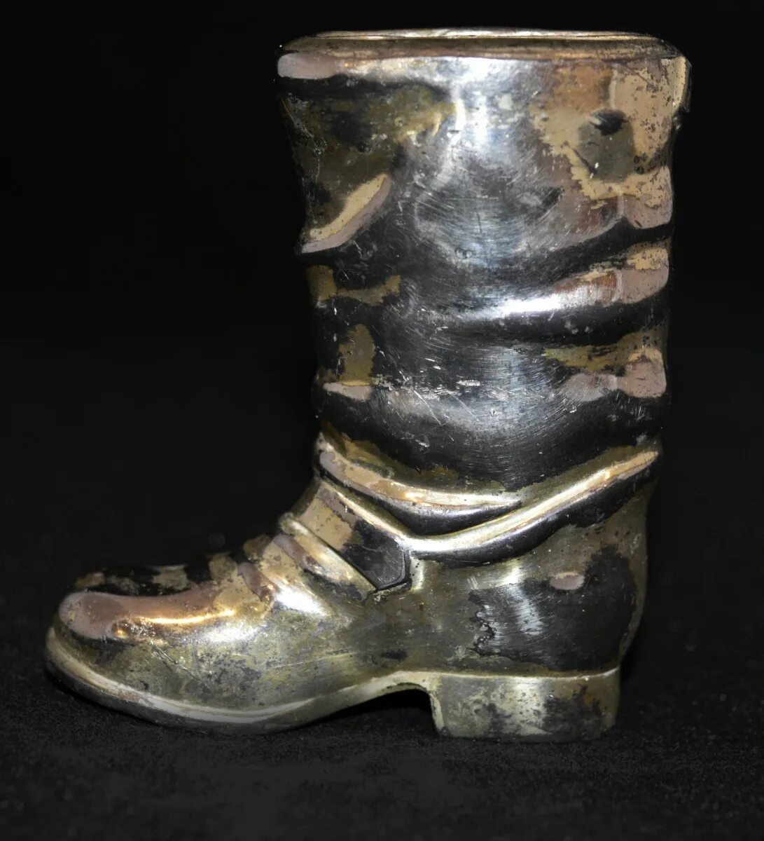 Статуэтка сапог. Сапог керамика. Ботинки из металла. Статуэтка ботинок. Статуэтка сапожок.