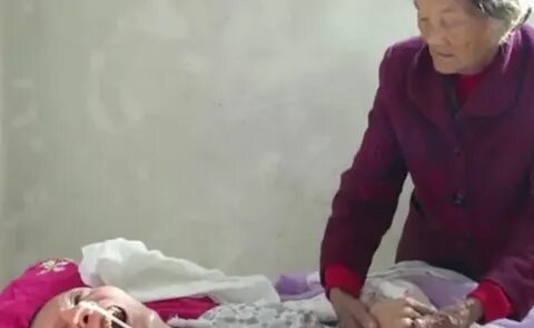 Будешь ухаживать за моей матерью