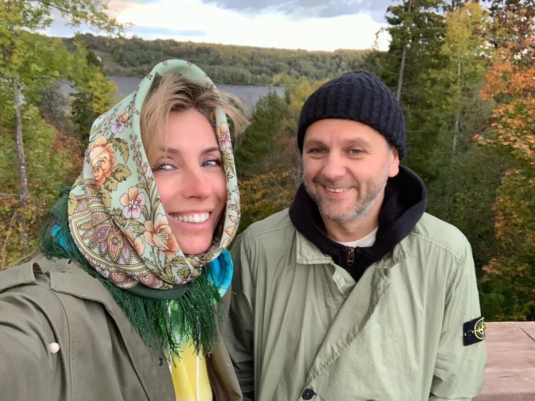 Света вокруг света ютубе. Муж светланы бондарчук сергей харченко. Света вокруг света ютубе. Света вокруг света ютуб бондарчук смотреть последний выпуск. Вокруг света с владиславой жазири.