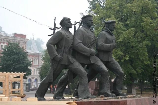 Памятник волжской флотилии. Памятник морякам волжской флотилии. Памятник волжской флотилии. Памятник морякам в нижнем новгороде. Монумент героям волжской военной флотилии нижний новгород.