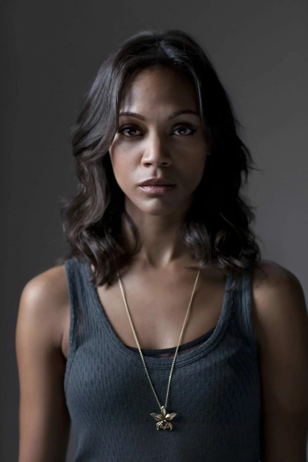 Фото зои. Актриса Зои Салдана. Zoe Saldana Коломбиана. Зои Салдана 2021. Коломбиана актриса Зои Салдана.