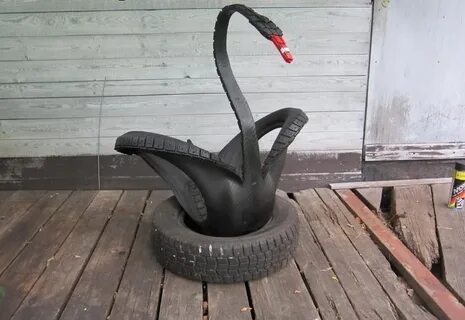 Лебедь из покрышки