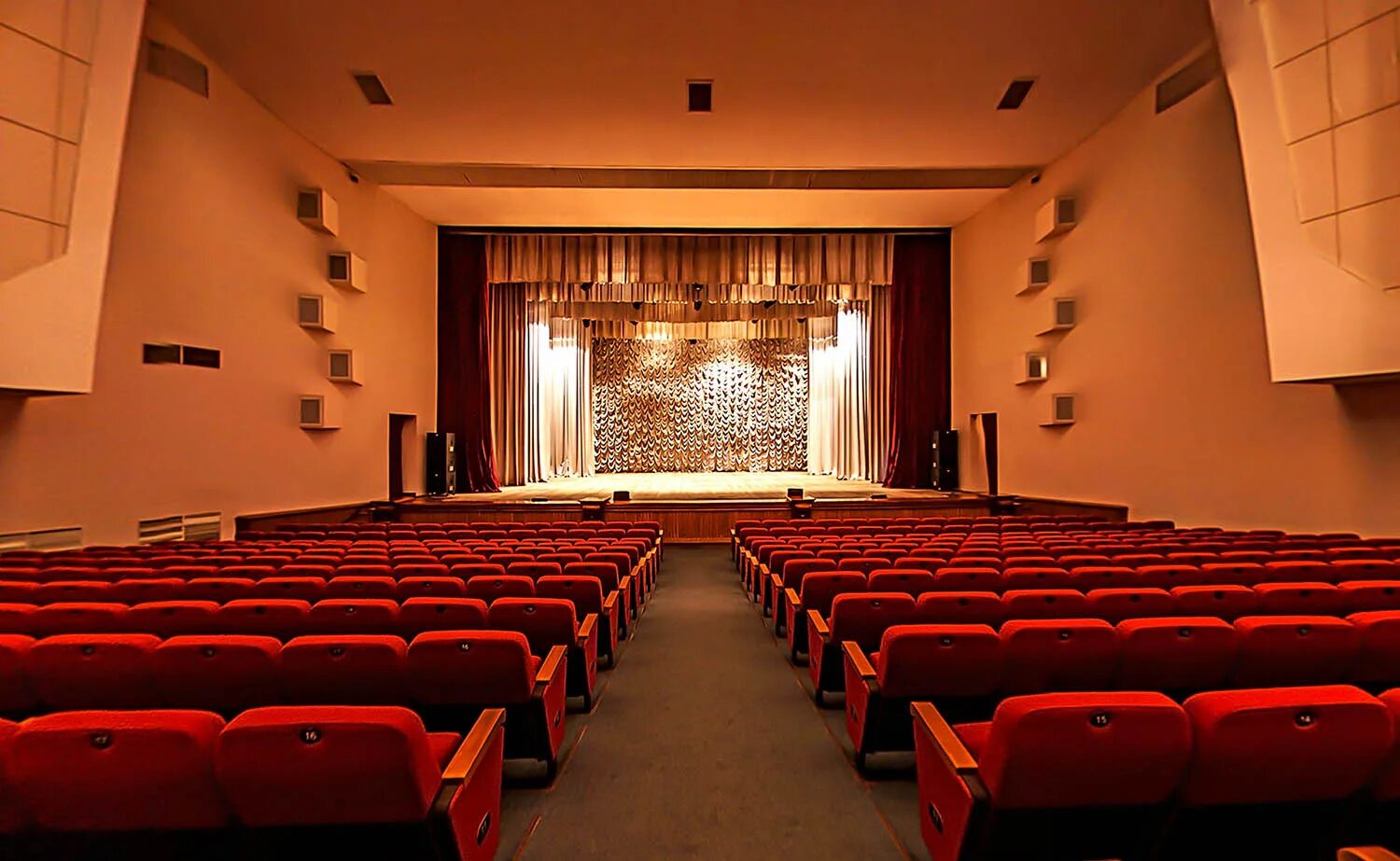 Театр комедии лучшие места. Театр комедии лучшие места. Грузинская 23). Театр комедии лучшие места. Театр музкомедии санкт-петербург зал.