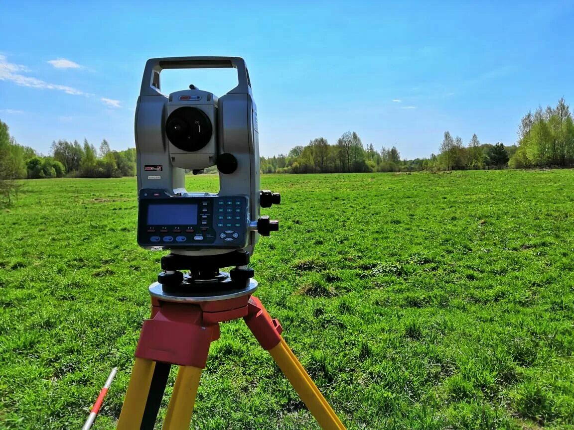 Тахеометр 754232. Тахеометр геодезия. Тахеометр es 105l. Тахеометр Topcon os-105l. Геодезические межевание