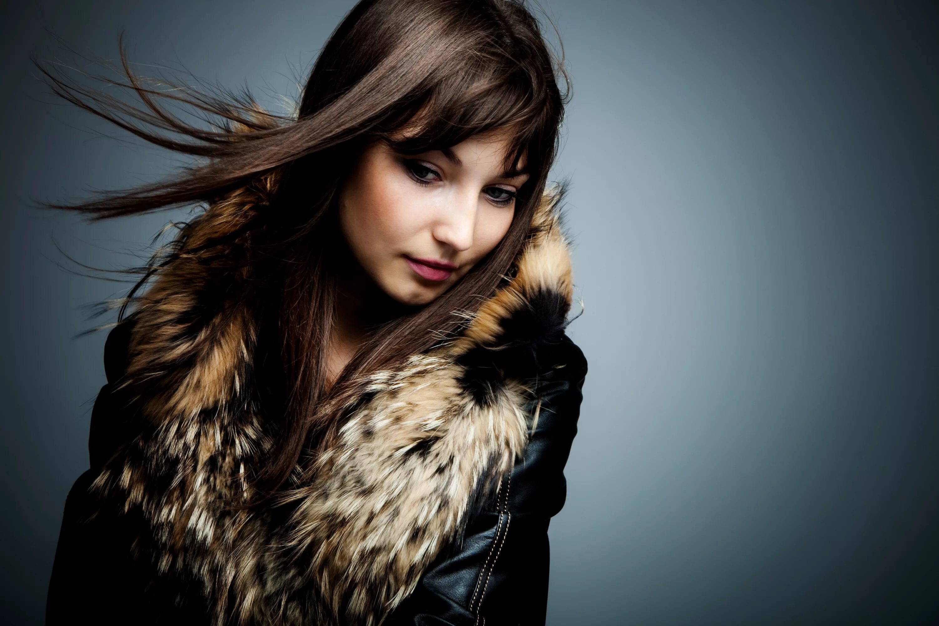 Красивые девушки в мехах. Девушка в шубе. Женщина в шубе с длинными волосами. Девушки в меху. Девушка в мехах.
