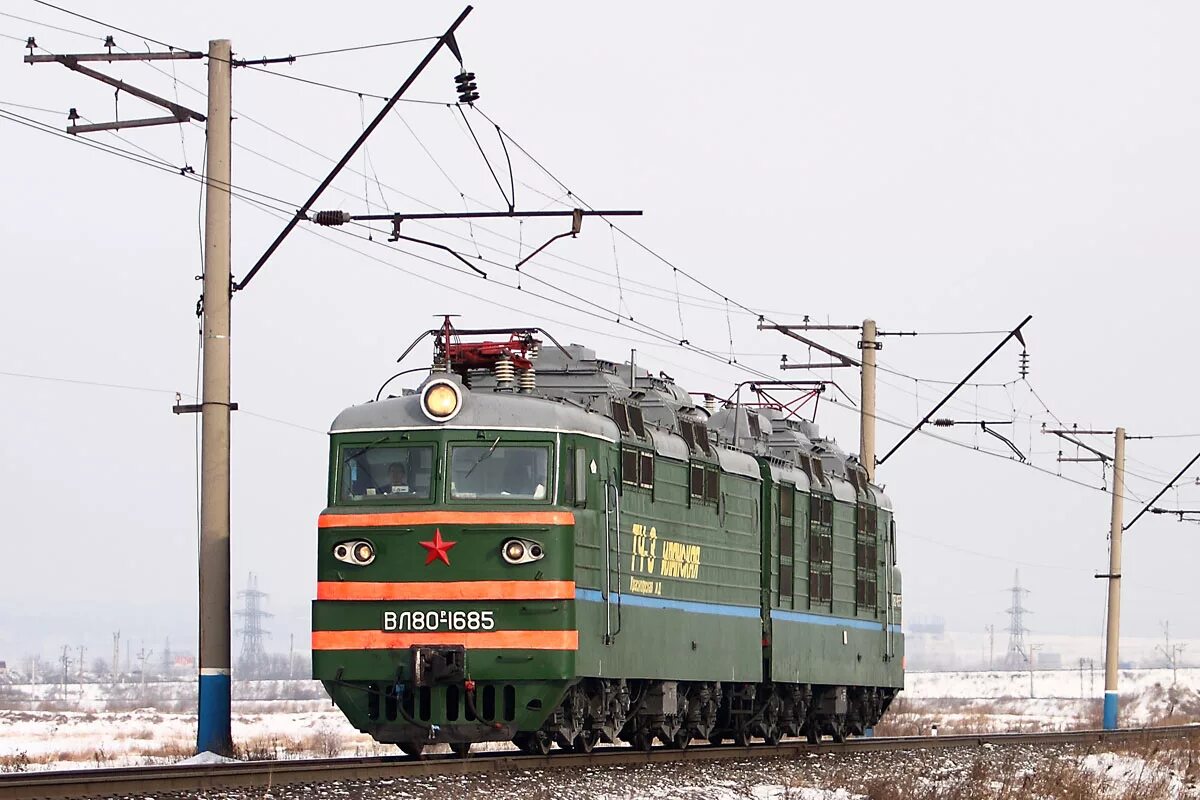 Электровоз вл80р 1685. Вл80р-1685. Вл80т-1895. Вл80р 1685 модель. Электровоз вл80р