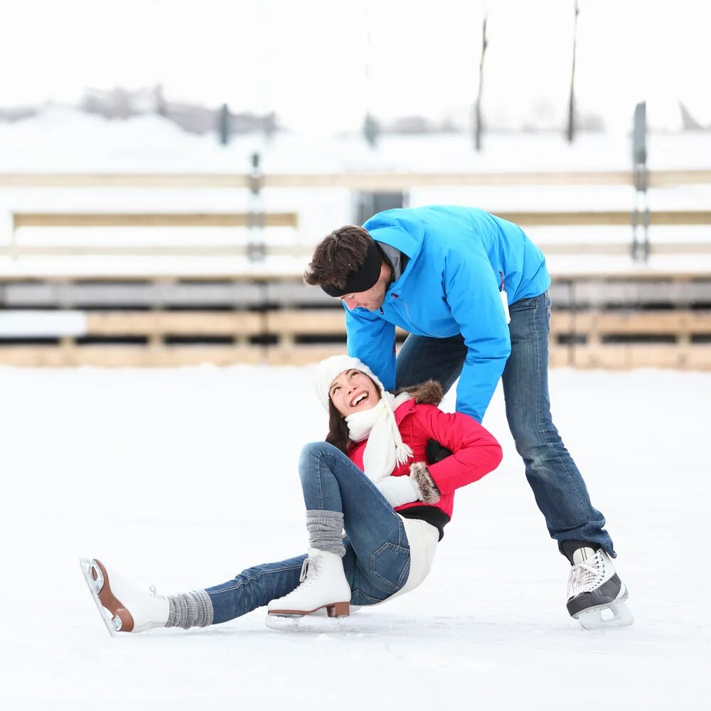 Катание на коньках. Пара на катке. Парень и девушка на катке. Каток. She likes skating