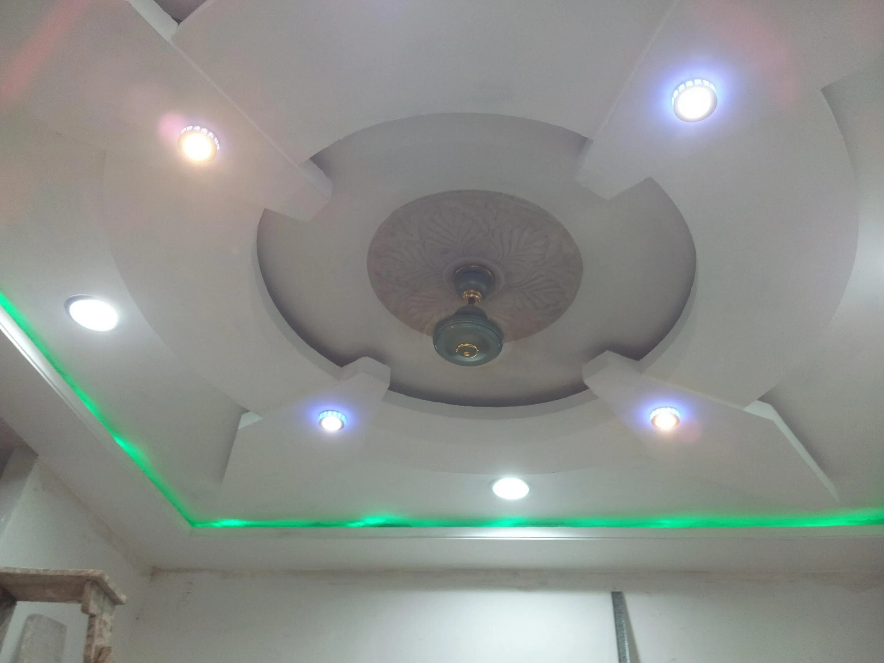 Патолог гипсокартона. Фигурни потолок из гипсокартона. Pataloklar 2022. Натяжные потолки с сердечками. Фигура патолог таджикистана.