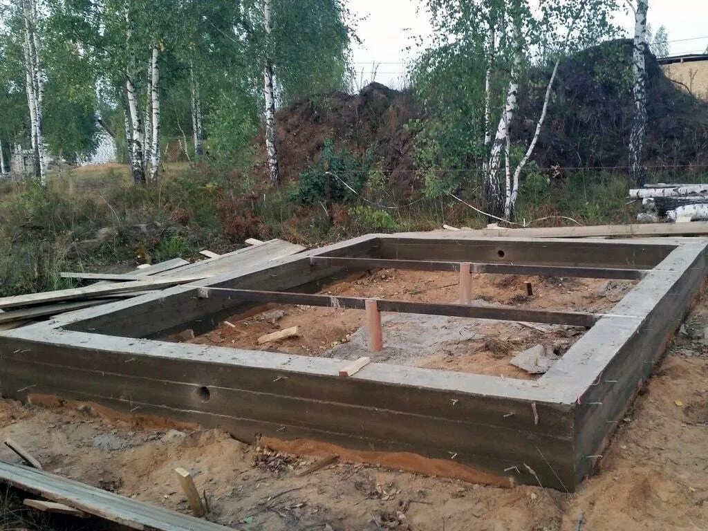 Сколько обойдется фундамент дома. Ленточный свайно-ростверковый фундамент. свайно-ростверковый монолитный фундамент. ростверк фундамента. свайно-ленточный фундамент.