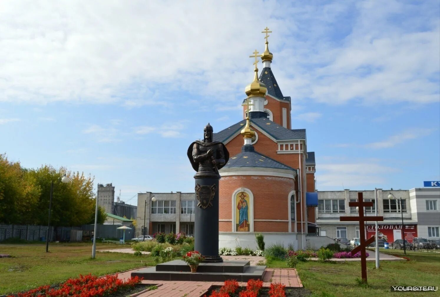 Памятники культуры кургана. Памятник Невскому в Кургане. Курган Курганская область.