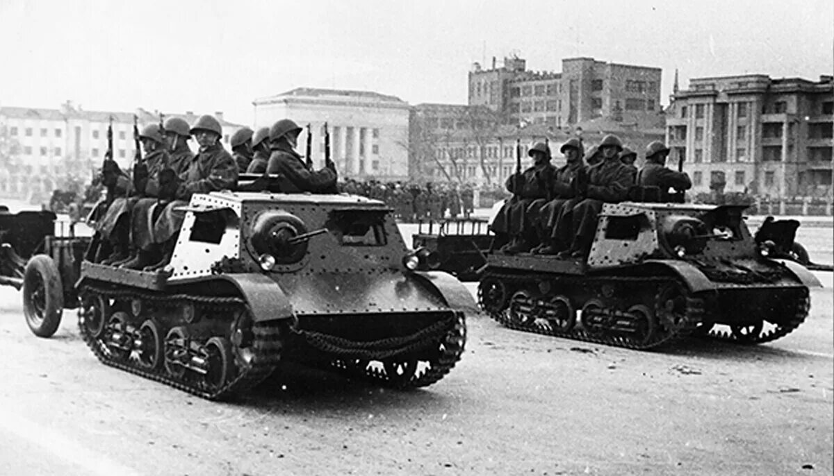 Парад Куйбышев 1941. Куйбышев парад 7 ноября 1941 года. Куйбышев площадь Куйбышева в 1941. Самара в годы войны 1941-1945.