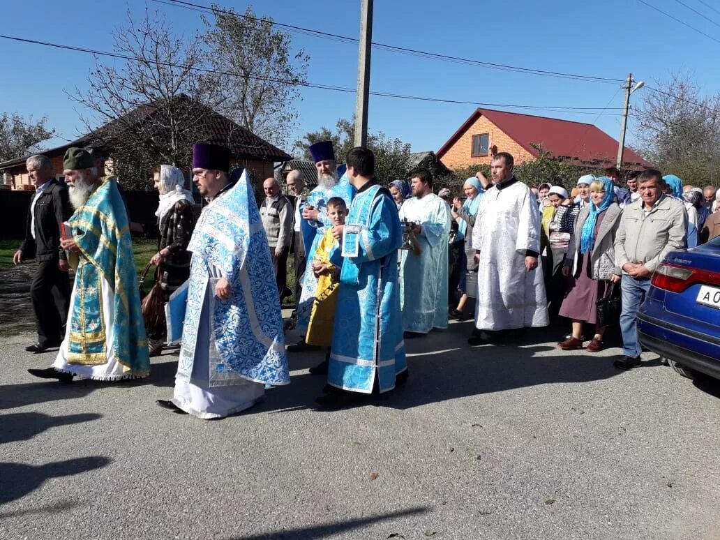 Погода в ханской на 10 дней. Станица Ханская храм. День станицы Ханской. Свято-Покровская Церковь станицы Ханской. Станица Ханская население.